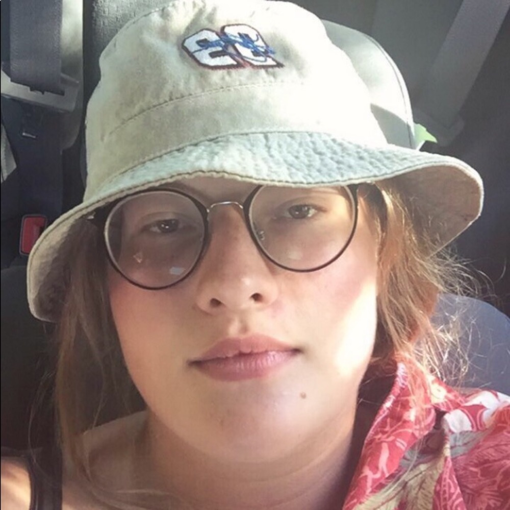 Meet your Posher, Lena
